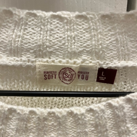 Junior’s White Mock Neck Cable Knit Pullover Sweater Size Large - Picture 3 of 3